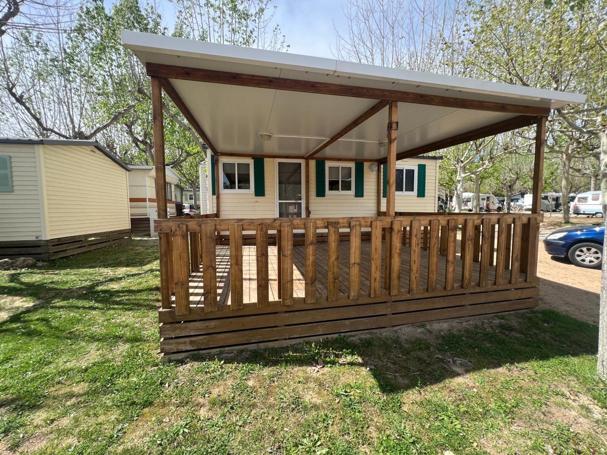 Camping Bungalow El Llac De Banyoles Porqueres Номер фото
