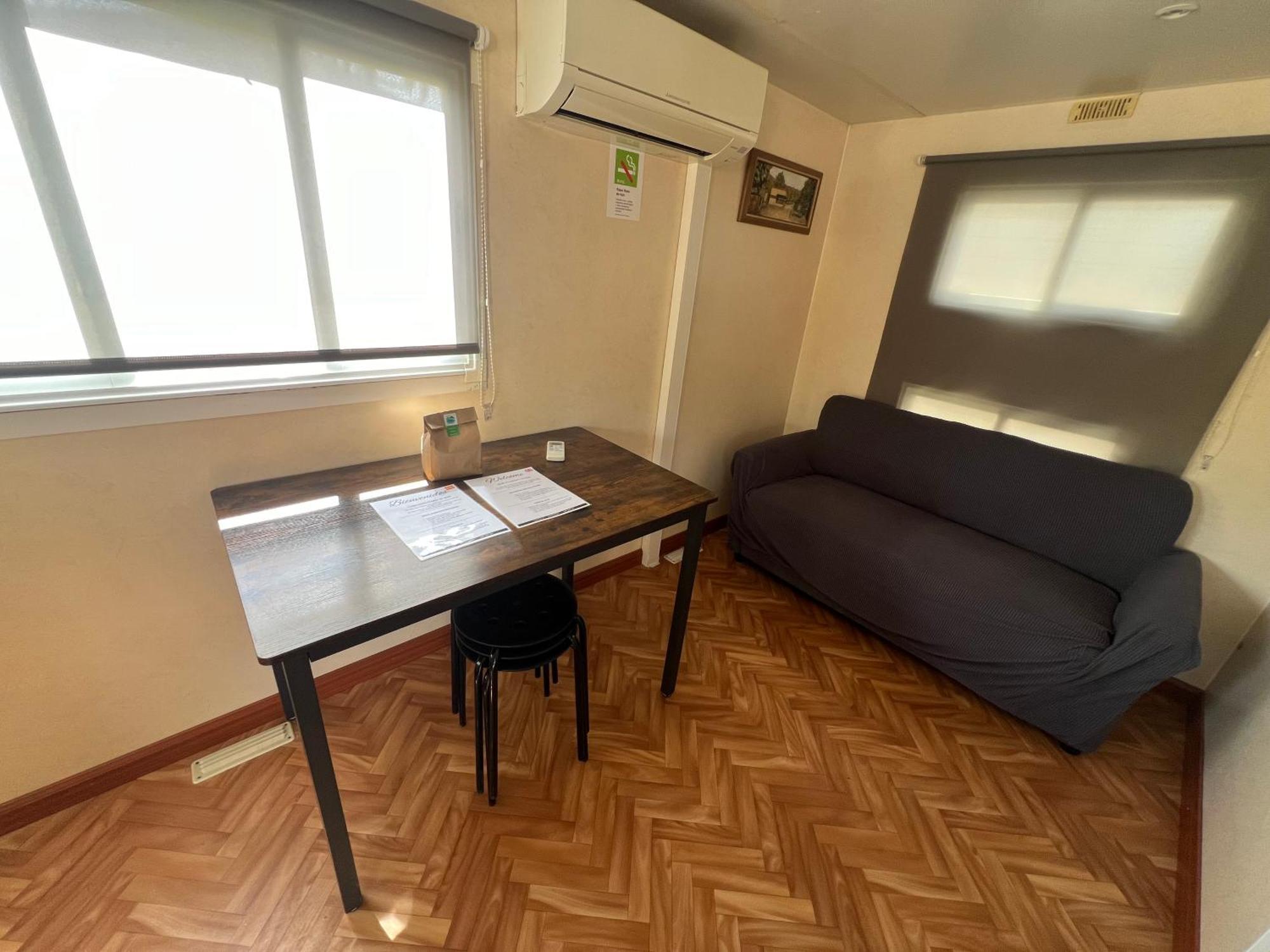 Camping Bungalow El Llac De Banyoles Porqueres Номер фото